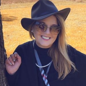 Meet your Posher, Courtney